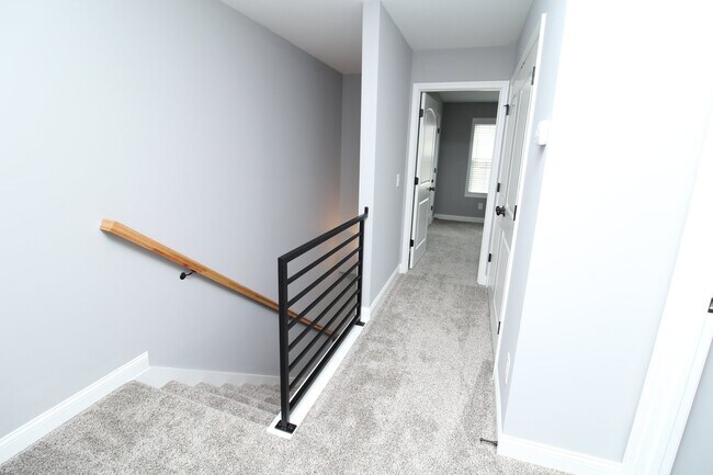 Building Photo - 1721 Manning Dr