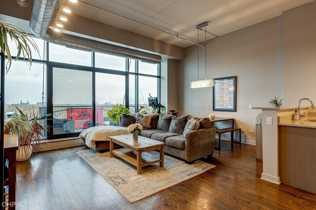 Foto del edificio - 1224 W Van Buren St