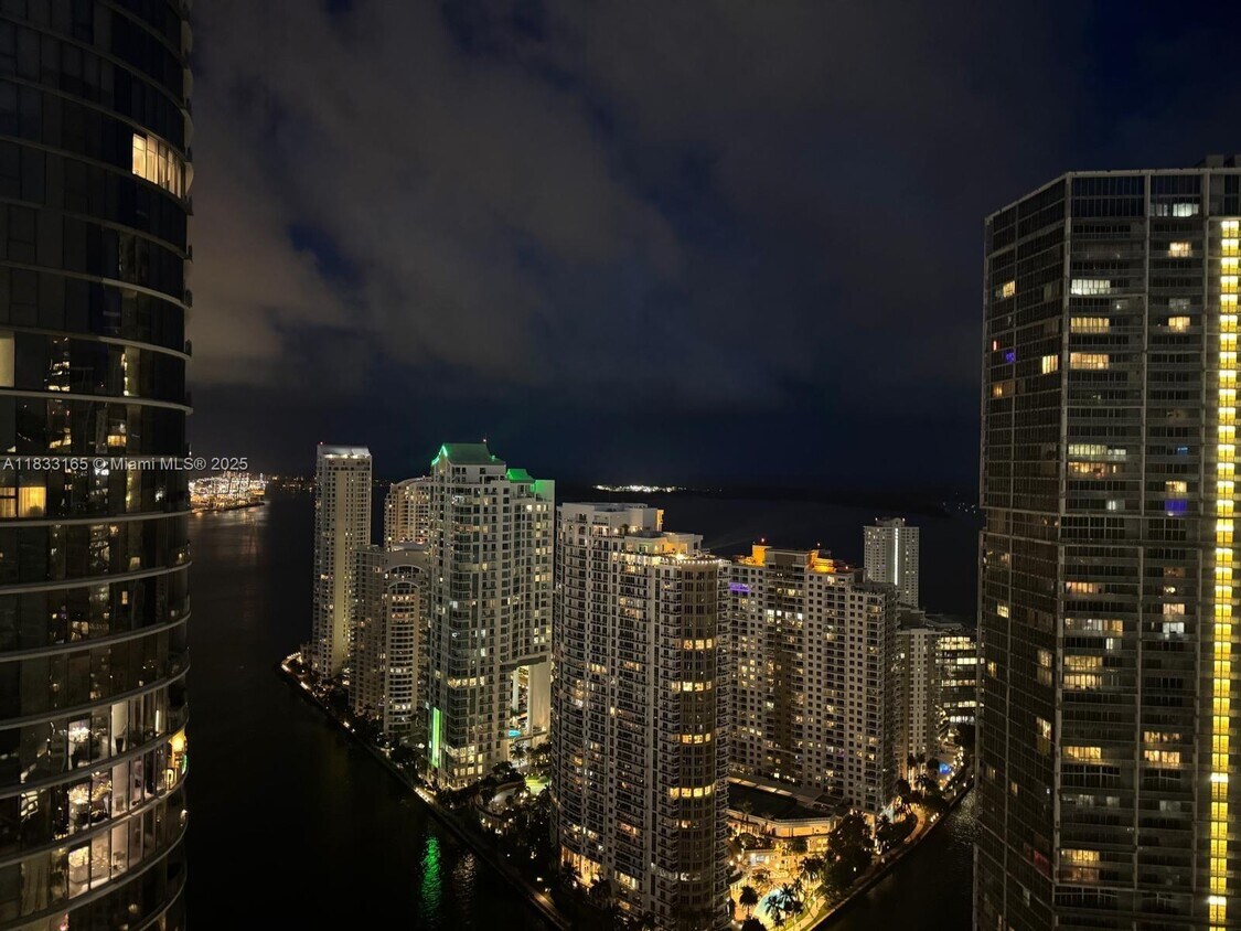 Primary Photo - 200 Biscayne Blvd Way