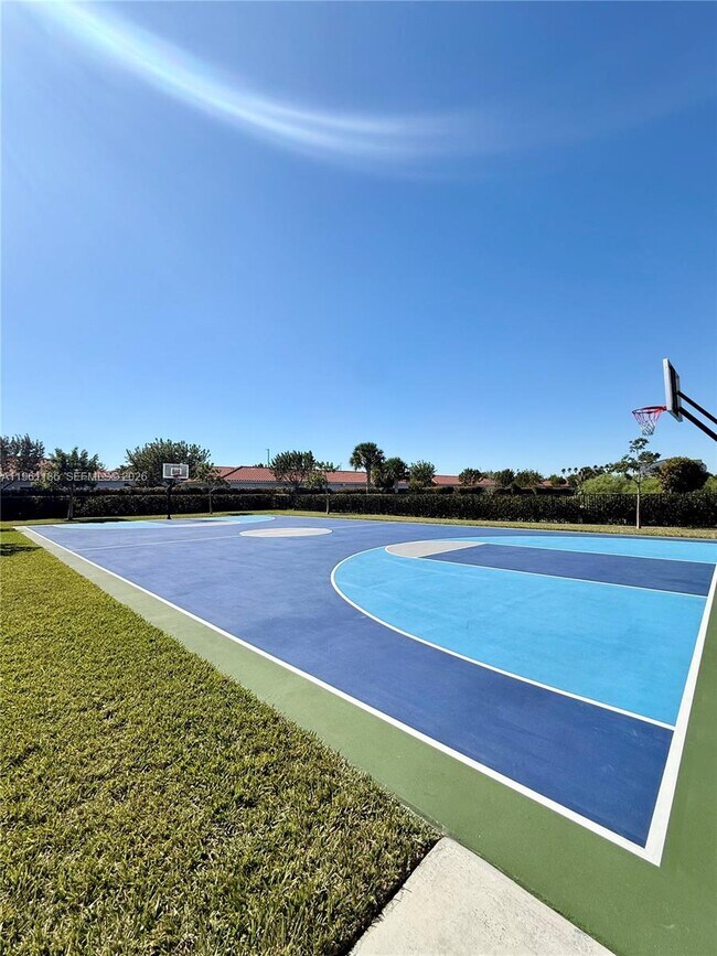 Foto del edificio - 487 NE 5th St