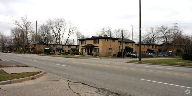 Building Photo - The Vistas Apartment Homes