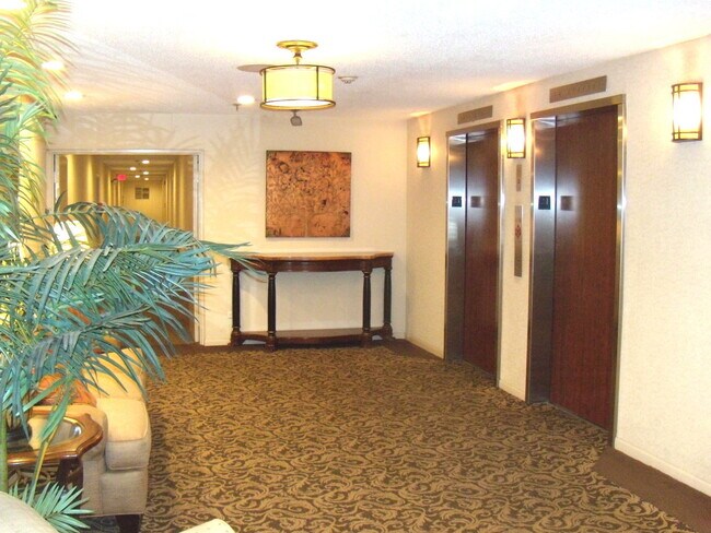 Foto del edificio - 125 Acacia Cir