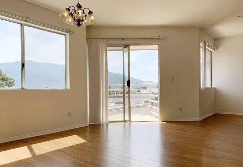 3119 Foothill Blvd Unit 10, La CrescentaMontrose, CA 91214 Room for