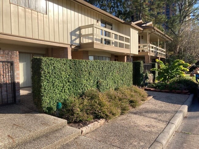 Building Photo - 823 S Ripple Creek Dr