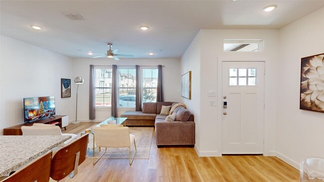 Building Photo - 2926 ELLE DR