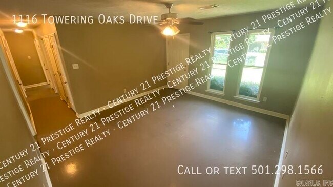 Foto del edificio - 1116 Towering Oaks Dr