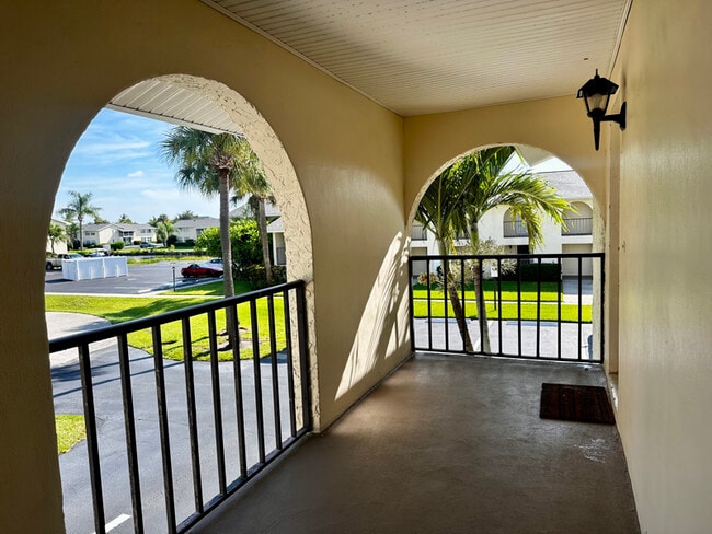 Building Photo - 1815 Robalo Dr