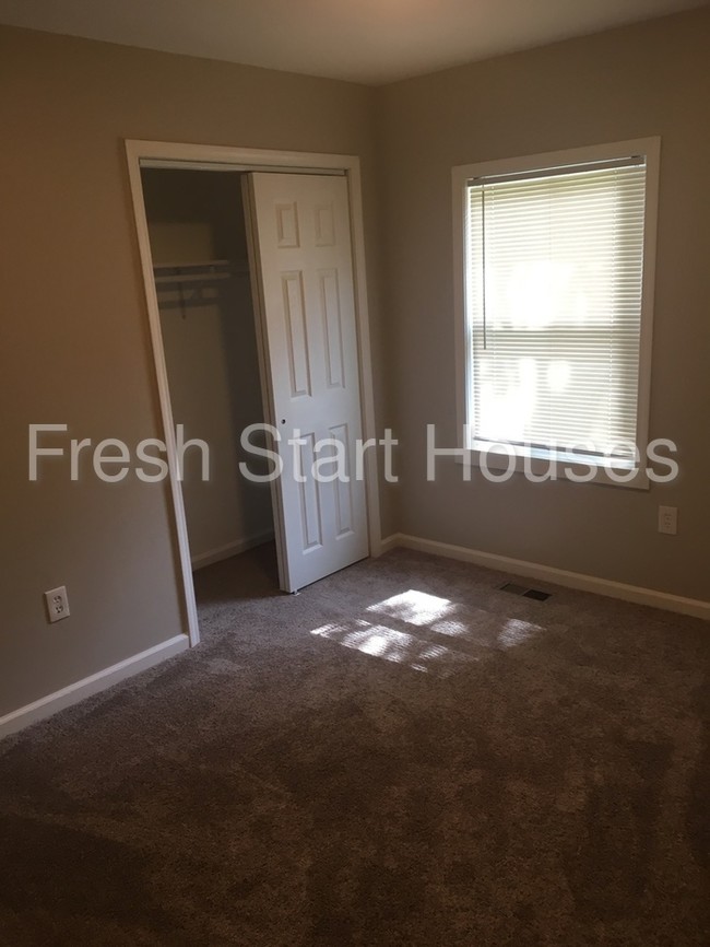 Building Photo - Pristine 3 bedroom, 2 full bath home