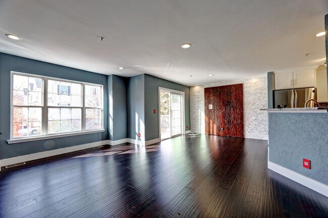 Building Photo - 11 Bayside Dr