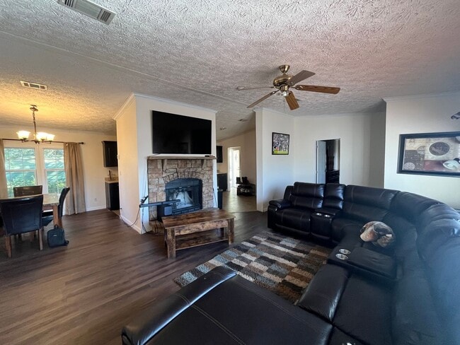 Building Photo - Spacious 3 Bedroom, 2 Bath Manufactured Home – Live Oak, FL