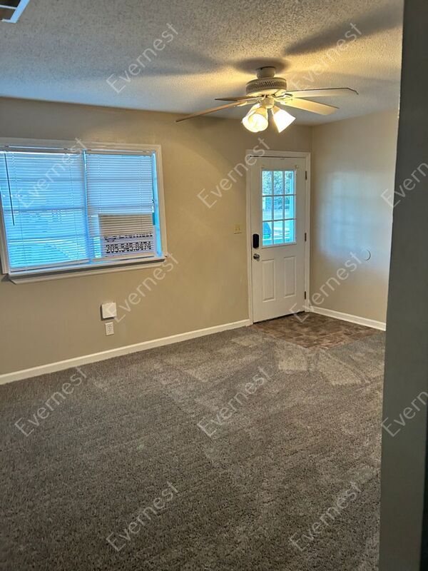 Building Photo - 1350 Vivian St