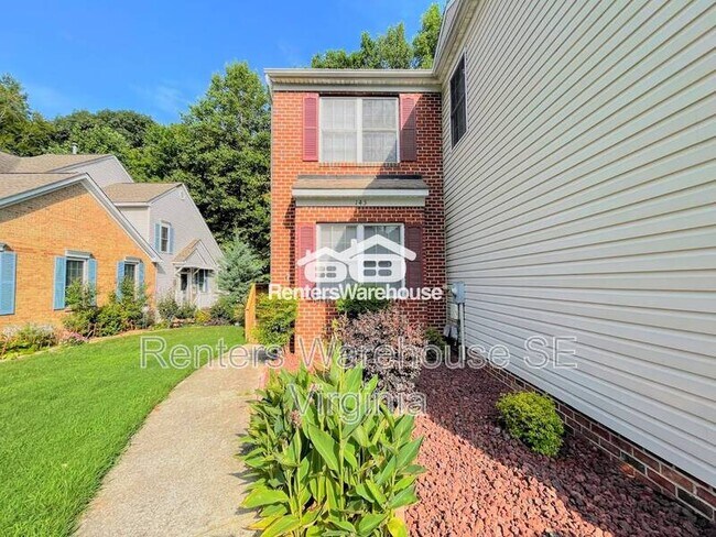 Building Photo - 143 Creekshire Crescent