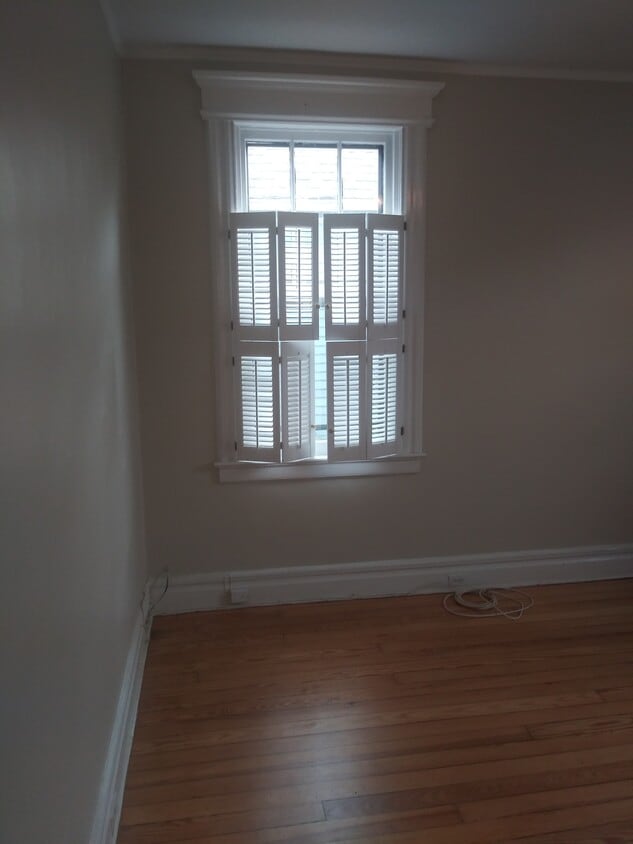 Back bedroom West - 126 Wildwood Ave