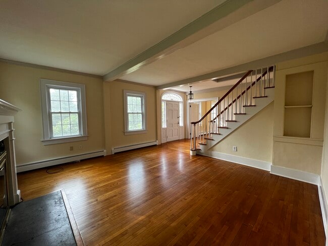 Building Photo - 143 White Hollow Rd