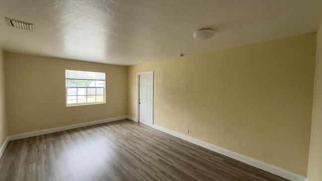 Building Photo - 1244 W 36th St