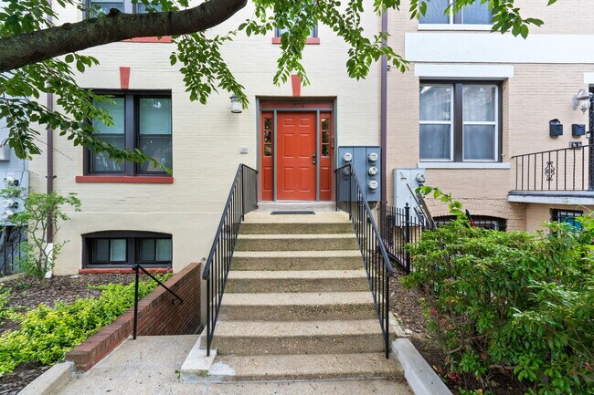 Foto del edificio - 1304 Belmont St NW