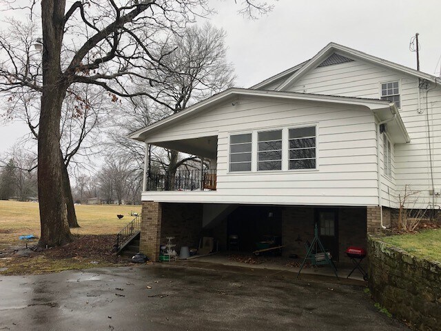 Covered Parking - 316 Jefferson St W