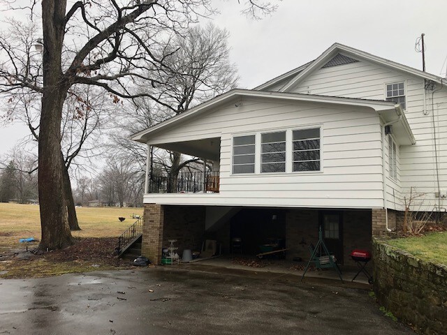 Covered Parking - 316 Jefferson St W