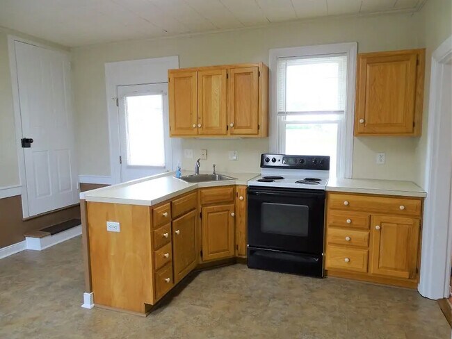 Foto del edificio - 145 E Main St