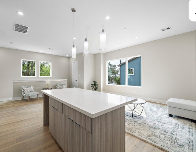 Foto del edificio - New construction 3 bedroom, 2.5 bathroom home located in the Greater Independence Heights Area