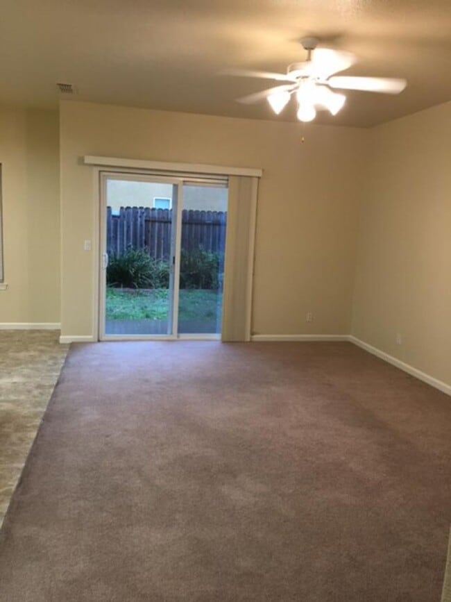 Foto del edificio - 3 bedroom 2 bath