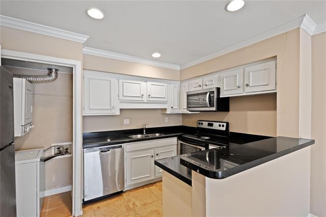 Foto del edificio - 5315 Fleetwood Oaks Ave