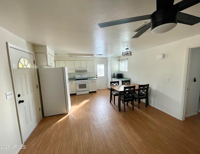 Building Photo - 5650 N 10th St