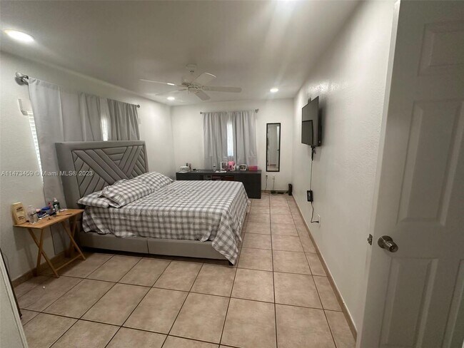 Foto del edificio - 2860 W 80th St