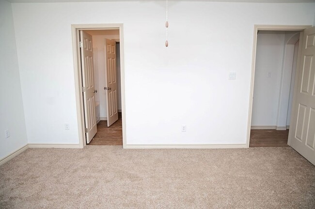 Building Photo - 1400 Bajada St