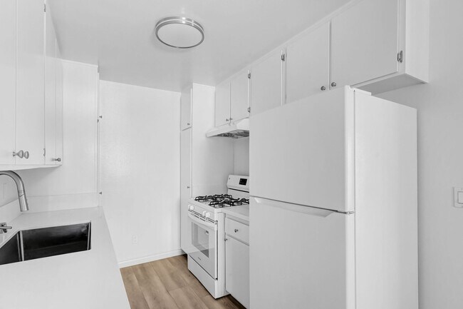 Foto del edificio - 3415 McLaughlin Ave