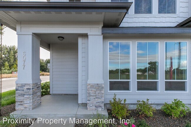 Building Photo - 2 br, 2.5 bath House - 6077 N. Tarako Avenue