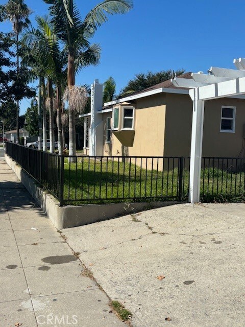 Building Photo - 726 S Harbor Blvd