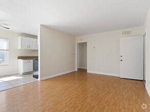 Building Photo - 731 Orange Ave