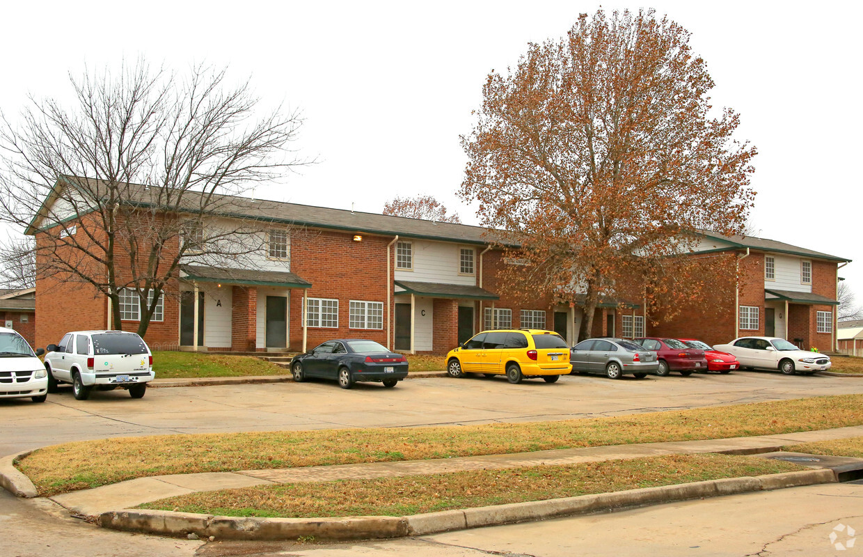 Foto del edificio - East Central Village