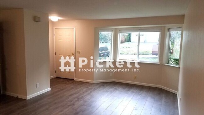 Building Photo - 2 Bedroom Duplex in Central Kitsap