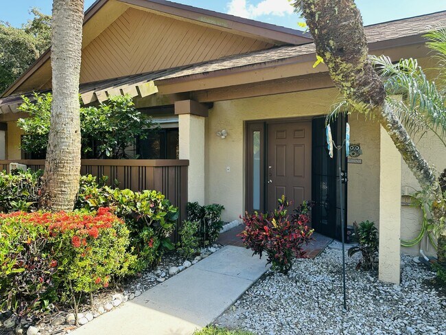 Foto del edificio - 3953 Cocoplum Cir