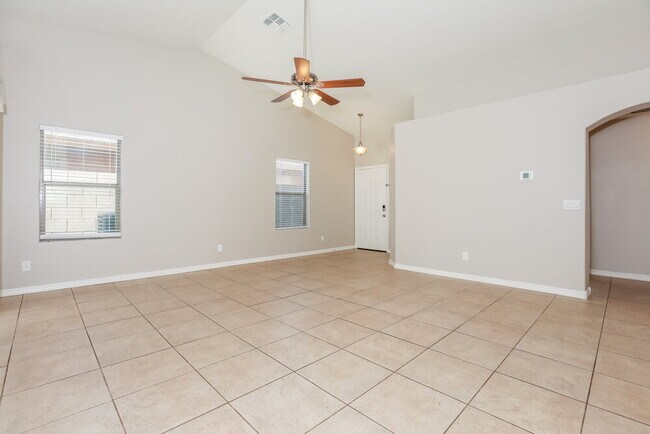 Foto del edificio - 1977 W Vineyard Plains Dr