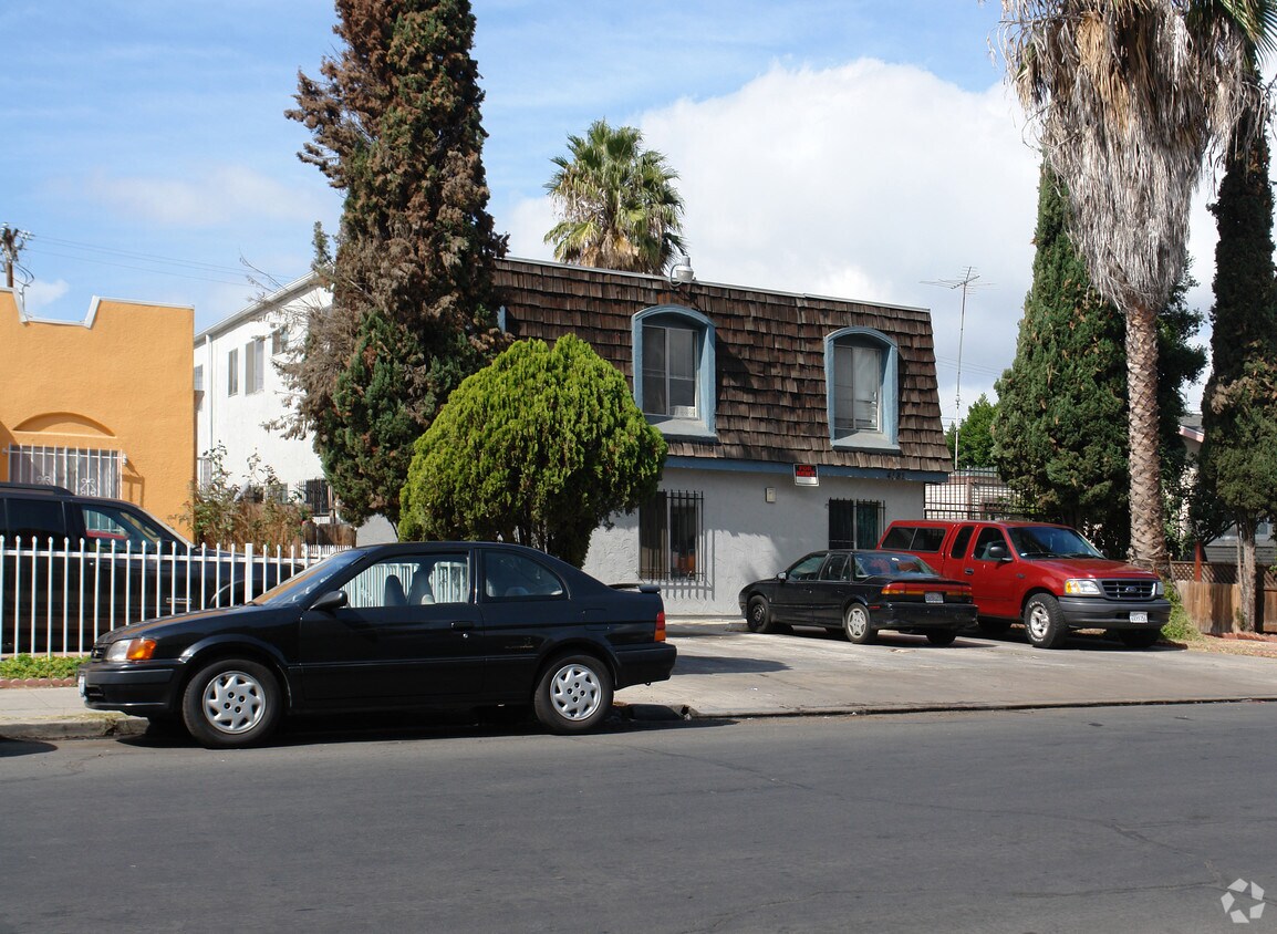 Foto del edificio - 4182 Menlo Ave