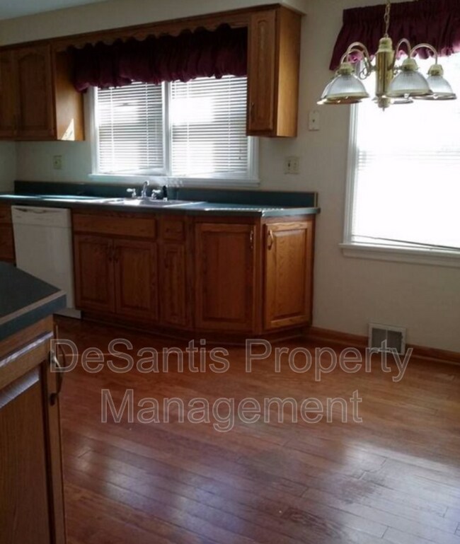 Building Photo - 5545 Brightwood Rd