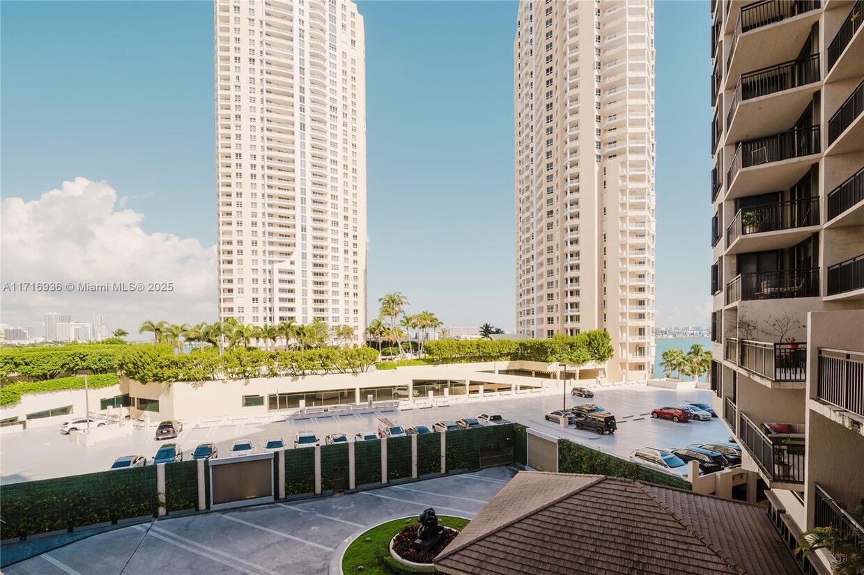 Foto principal - 540 Brickell Key Dr