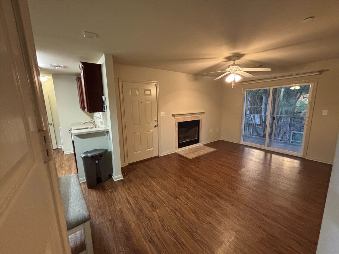 Foto principal - 7600 Emmett F Lowry Expy