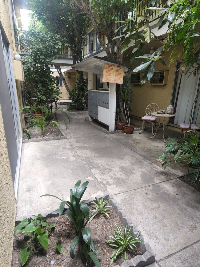 Foto del edificio - 12745 Vanowen St