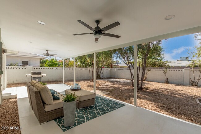Building Photo - 6638 E Almeria Rd