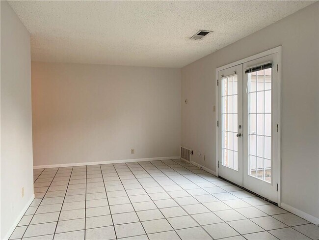Foto del edificio - 2800 Westhill Dr