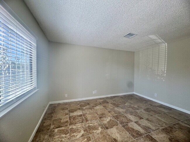 Foto del edificio - 2BR condo convenient location