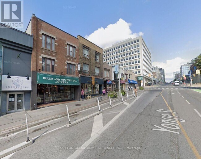 Photo du bâtiment - 1266 Yonge St