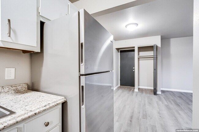 Foto del interior - 671 S. Western Ave.