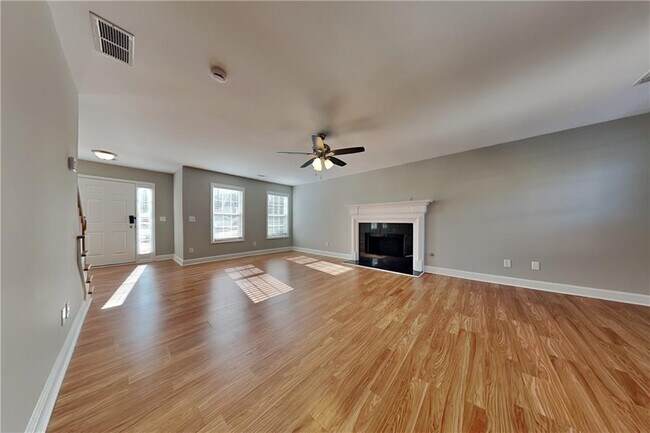 Foto del edificio - 3205 Wellbrook Dr