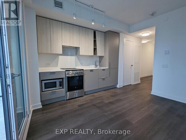 Building Photo - 3900-3900 Confederation Pkwy