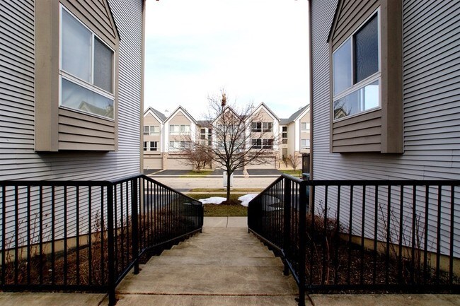 Building Photo - 641 Diamond Pointe Dr